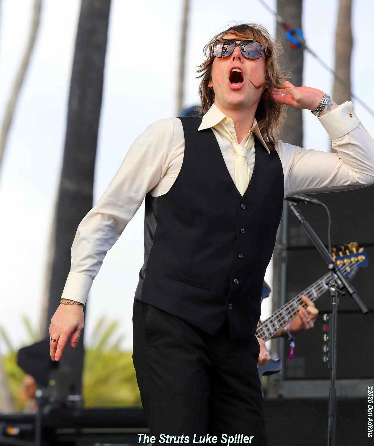 The Struts — Luke Spiller performing live on stage