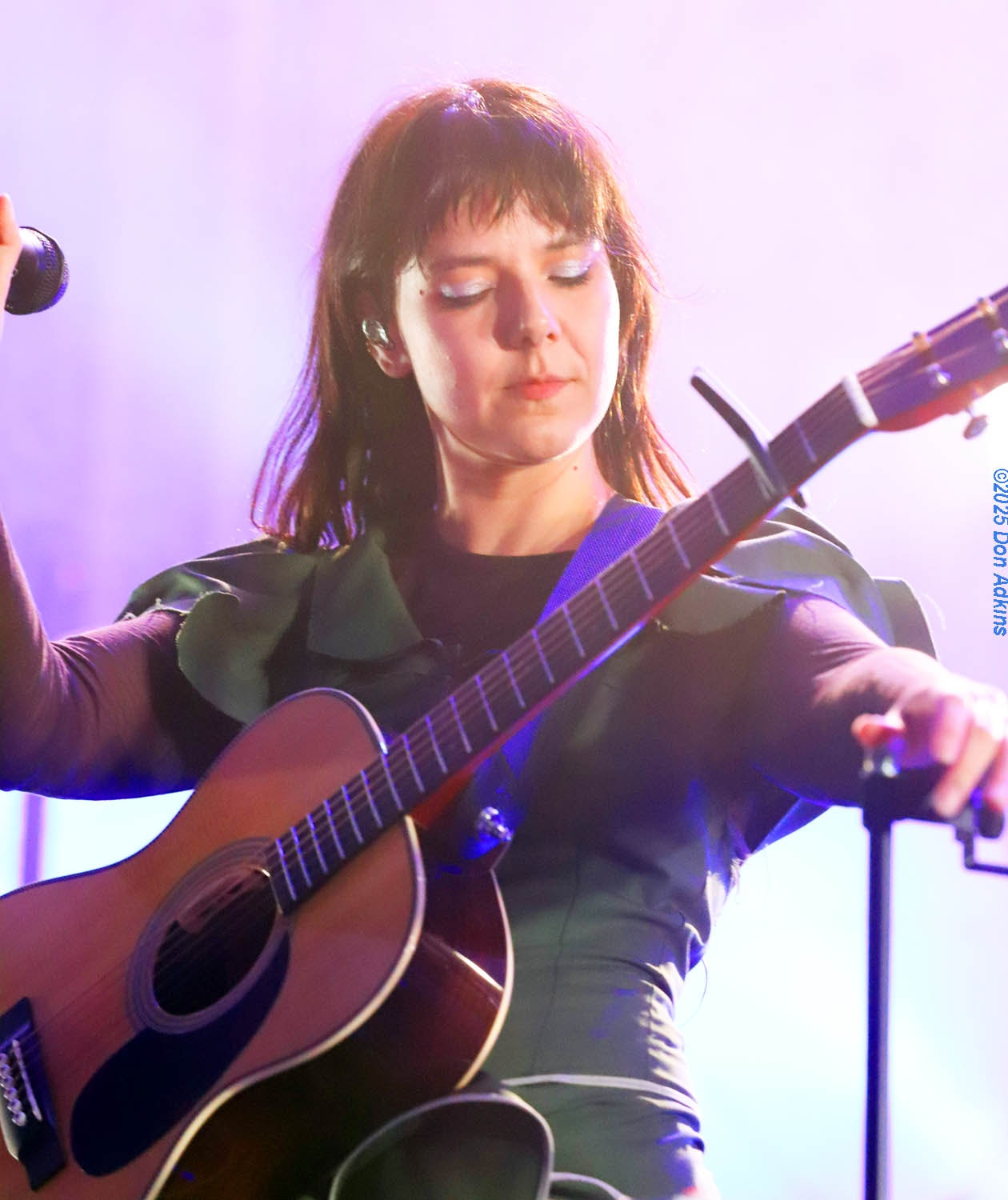 Nanna performing live with acoustic guitar